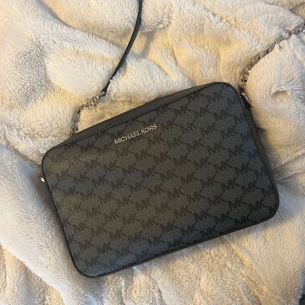 🖤🤍Authentic Michael Kors jet set large chain strap crossbody bag 🖤🤍 - Picture 1 of 13